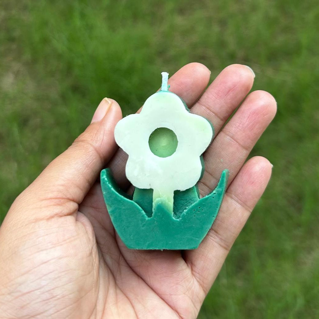 Daisy Candle
